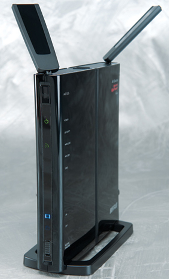 Illustration for article titled The Ultimate Router Battle